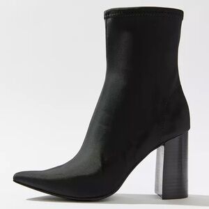 Jeffrey Campbell Raven black pointed toe ankle booties 8.5